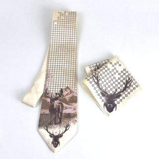 Hodvábna kravata a vreckovka, Slovenská výroba - Kriváň a jeleň cream